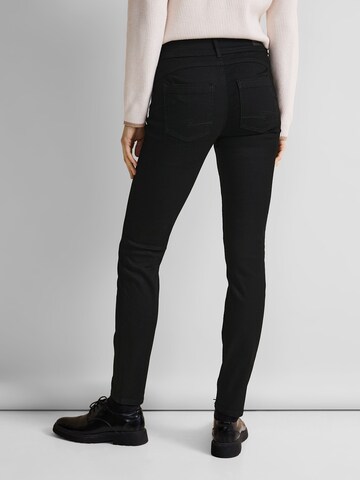 STREET ONE Slimfit Jeans 'York' in Zwart