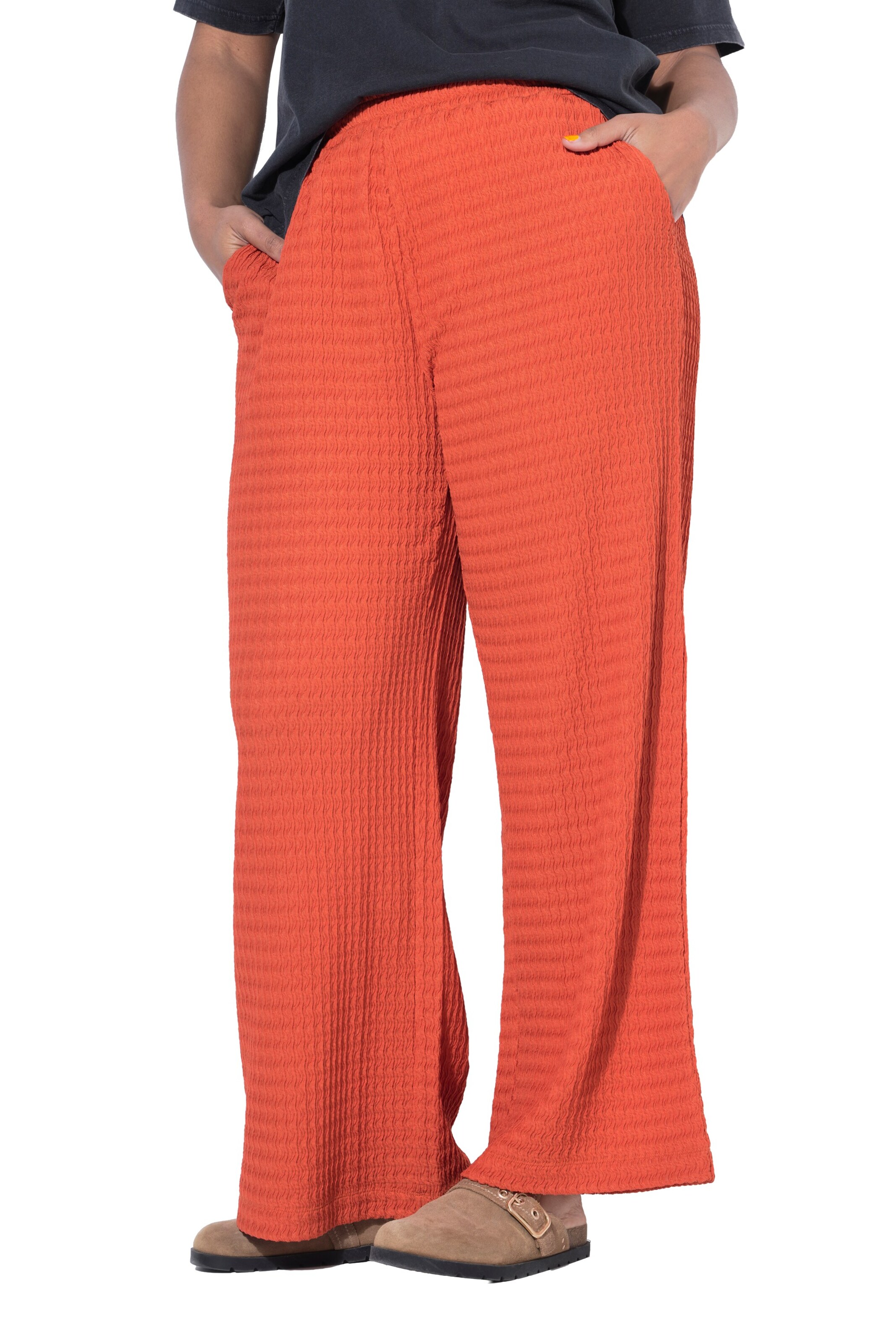 Studio Untold Loose fit Pants in Orange: front