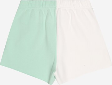 Abercrombie & Fitch Regular Shorts in Grün