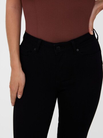 VERO MODA Slimfit Jeans 'SEVEN' in Schwarz