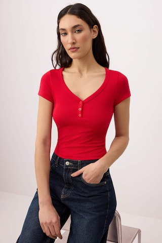 Trendyol Shirt in Rood: voorkant