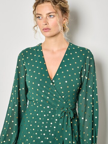 Apricot Gold Foil Polka Dot Chiffon Maxi Dress ' ' in Grün