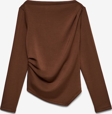 VERO MODA - Blusa en marrón: frente