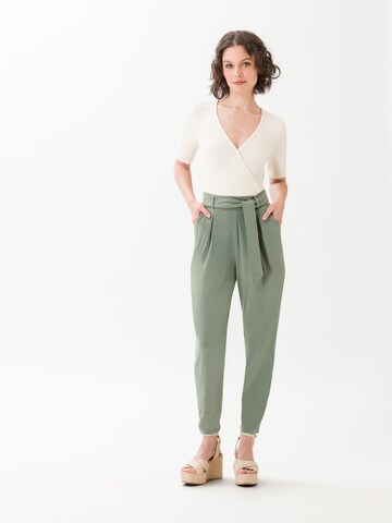 Les Lunes Tapered Pleat-Front Pants 'Jade' in Green