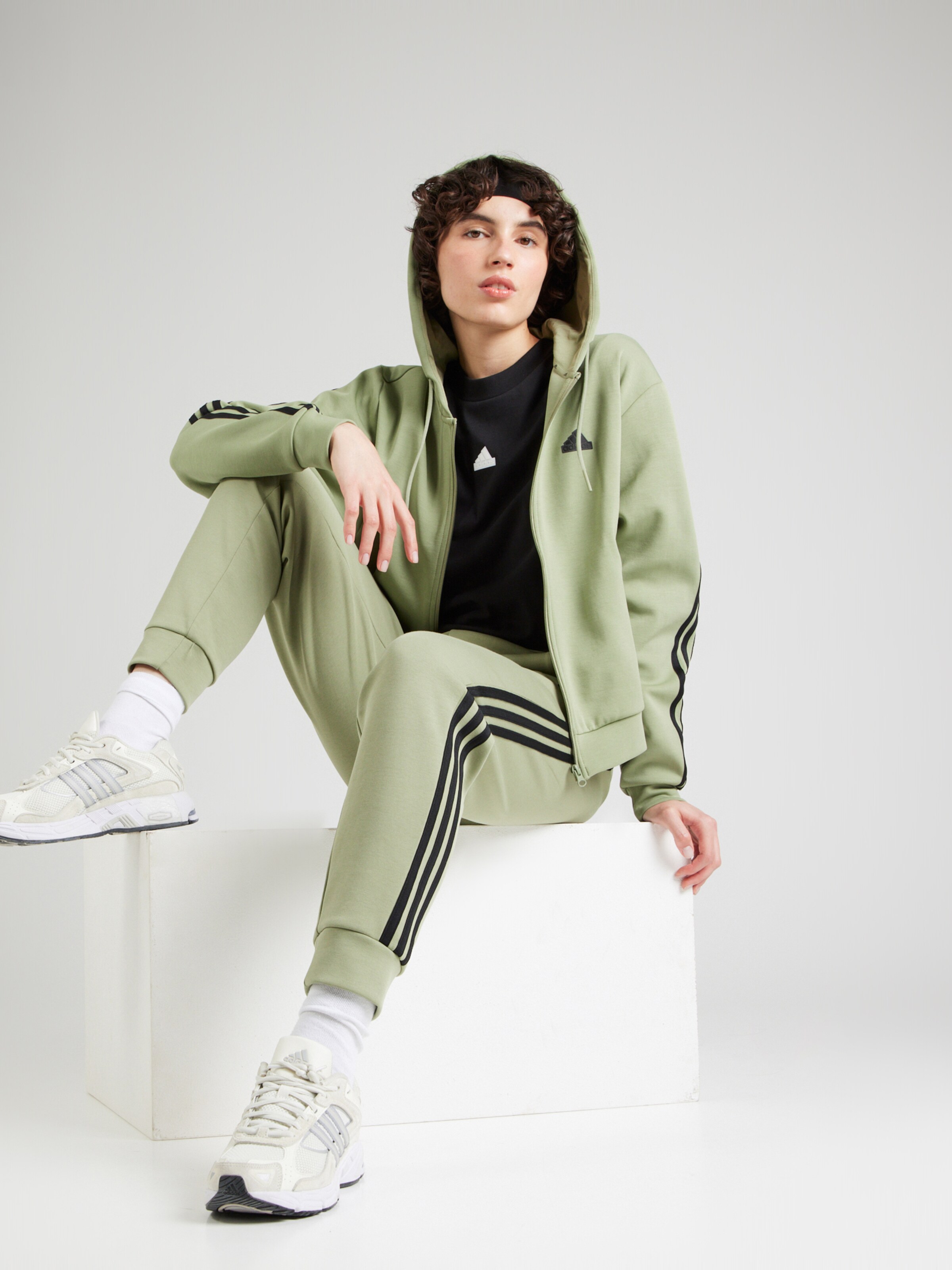 Veste de survetement ADIDAS SPORTSWEAR en Vert Pastel ABOUT YOU