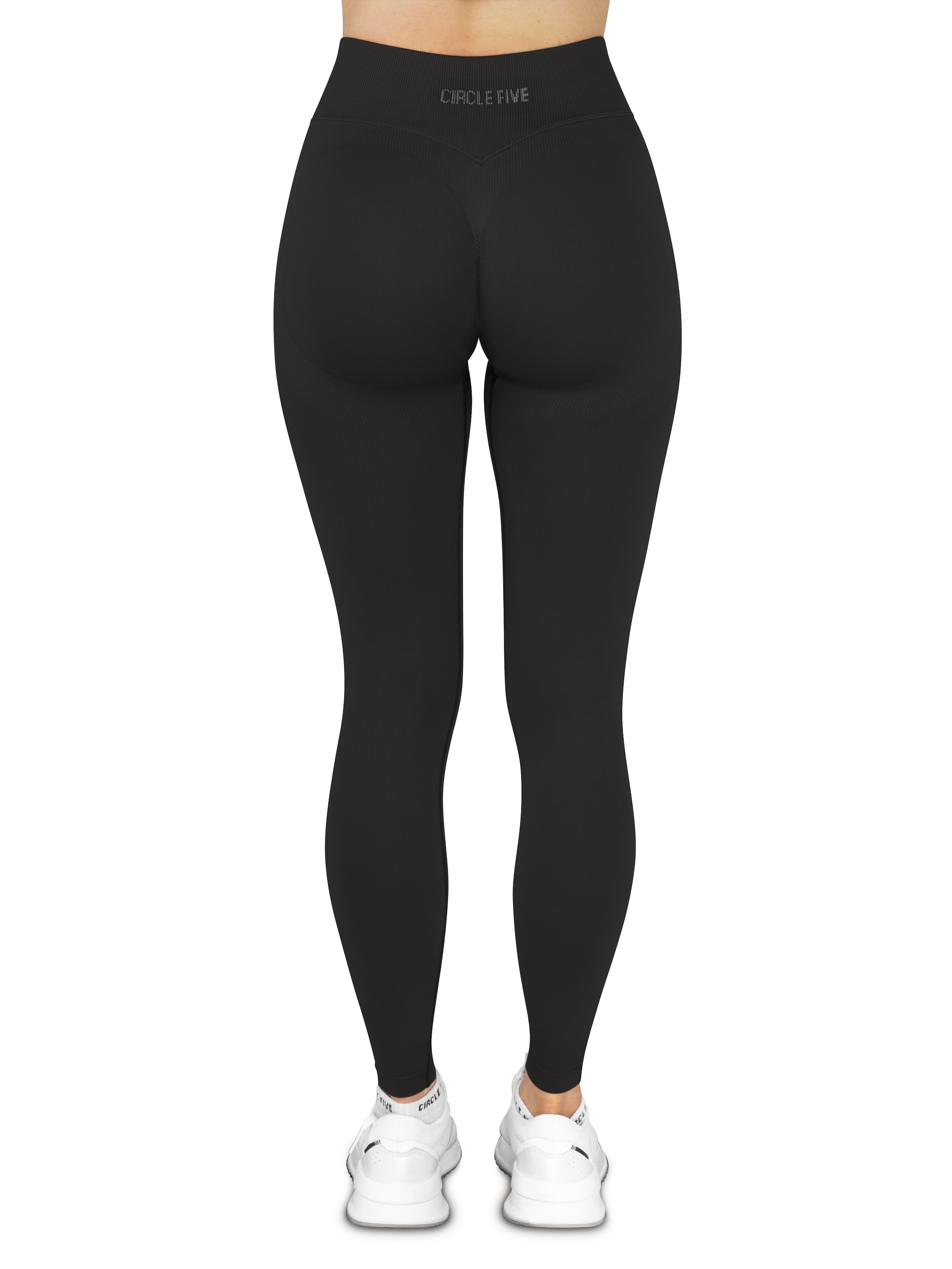 Circle Five Sportanzug 'Scrunch Shape Set (Push-Up Leggings und Medium Support Sport-BH)'‌‌‌‌‌‌‌‌‌ in Schwarz
