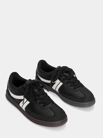 Pull&Bear Platform trainers in Black