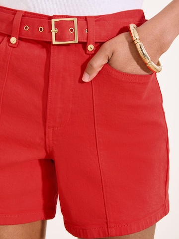 Lipsy Regular Shorts in Rot