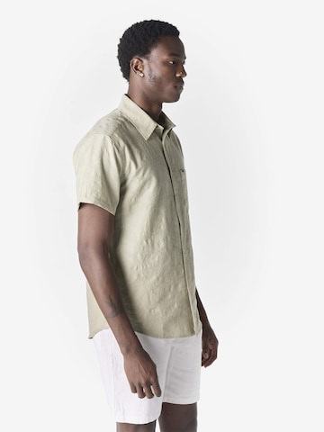 KOROSHI - Ajuste regular Camisa en verde