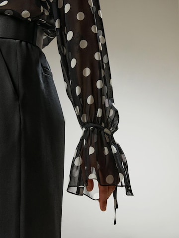 Lilysilk - Blusa 'Georgette' en negro