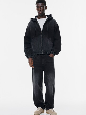 Hanorac de la Pull&Bear pe negru
