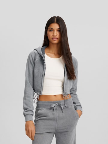 Bershka Sweatjacke in Grau: predná strana