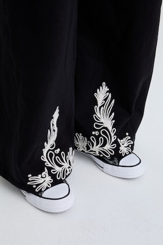 RAFFYA Wide Leg Hose 'Marmalade' in Schwarz