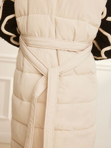 Guido Maria Kretschmer Women Bodywarmer 'Helene' in Beige: voorkant