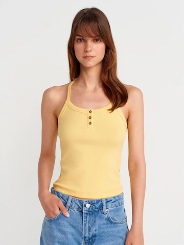 Dilvin - Top em amarelo: frente
