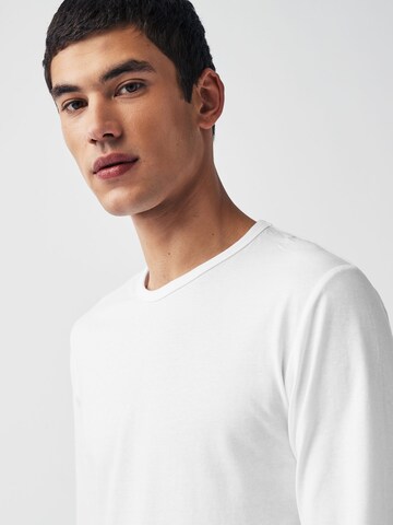 T-Shirt Next en blanc