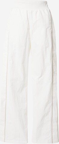 Nike Sportswear Wide leg Broek in Wit: voorkant