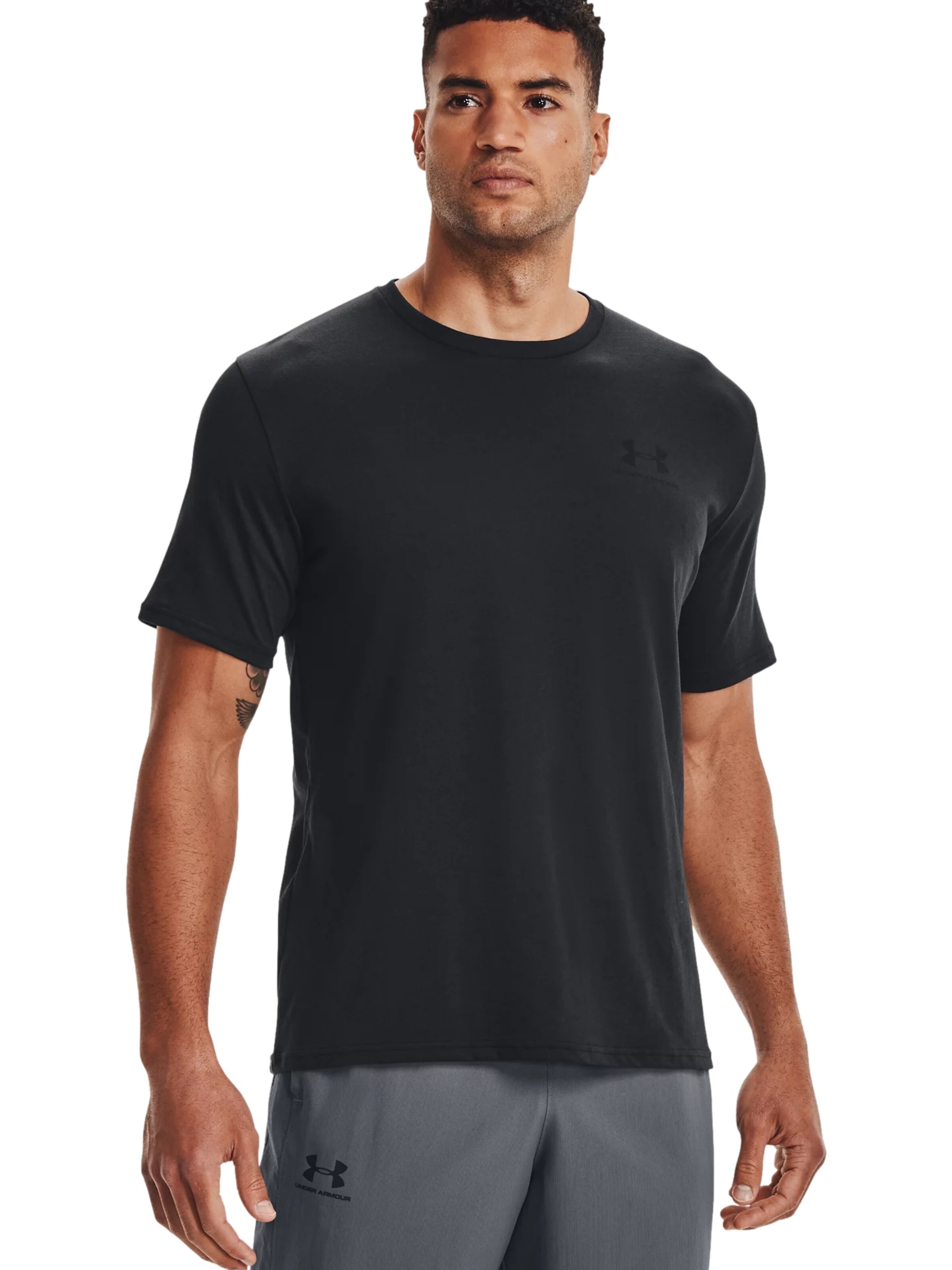 T-Shirt UNDER ARMOUR en noir : devant