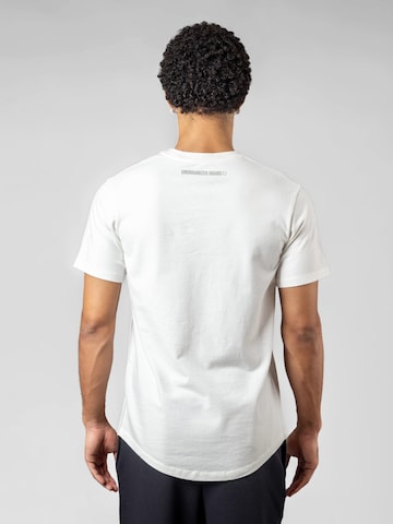 UNORGANIZED BRAND - Camiseta 'BASIC RUNDER SAUM T25' en blanco