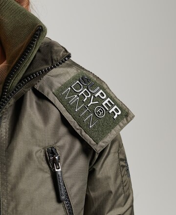 Superdry Funktionsjacke 'Mountain' in Grün