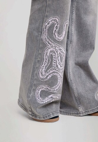 Ed Hardy Широка кройка Дънки в сиво