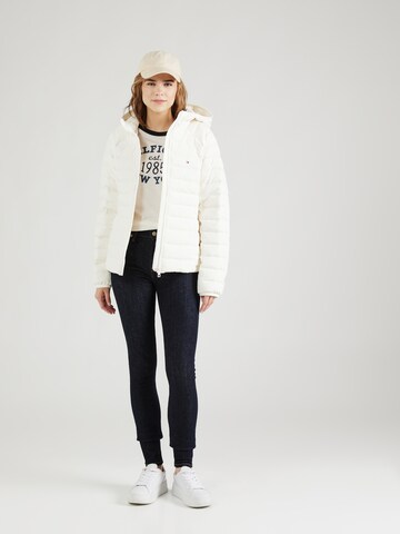 TOMMY HILFIGER Tussenjas in Wit