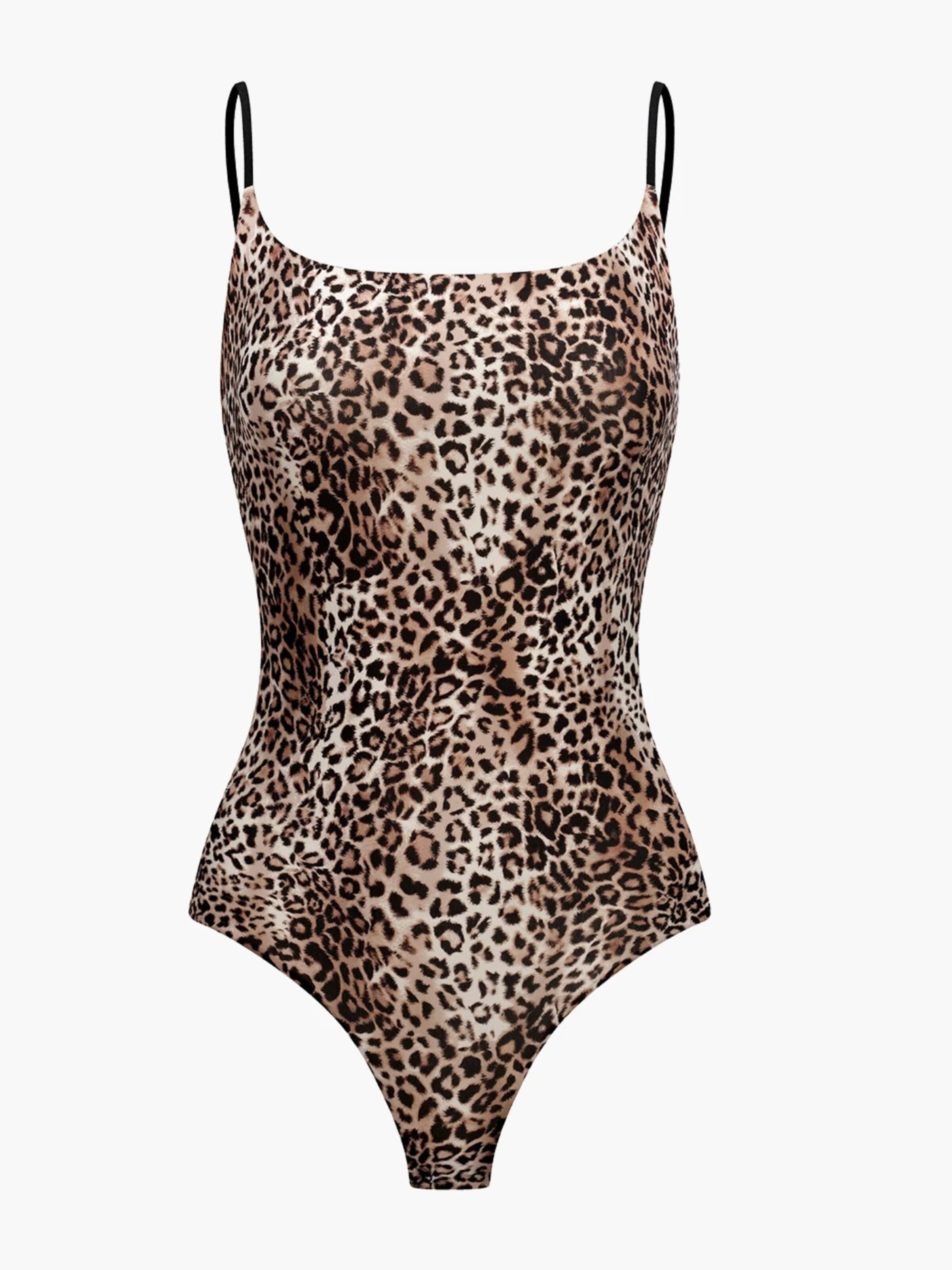 Body modellante 'Cami Bodysuit mit String' di cfab (formerly creamy fabrics) in beige: frontale