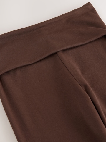 Next Levenevä Leggingsit värissä ruskea