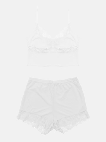 Tazzio - Pijama de pantalón corto 'F921' en blanco