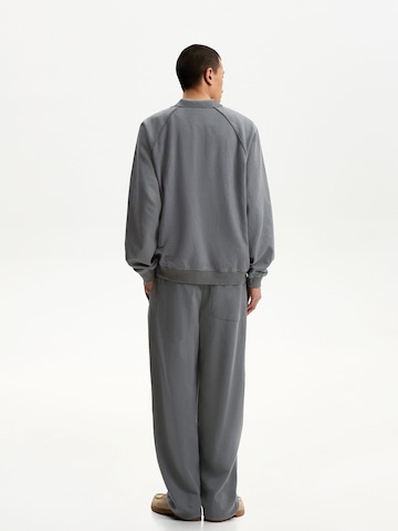Bershka Wide Leg Housut värissä harmaa