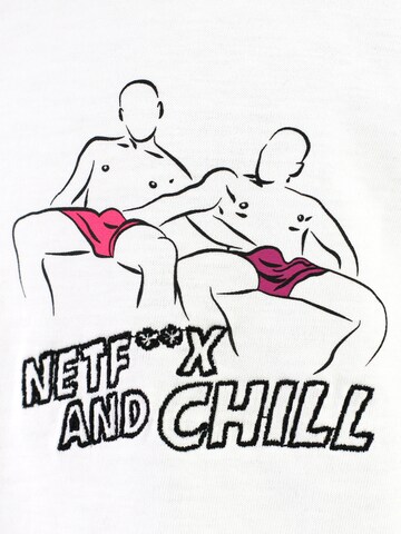 Tricou 'Netfxxx And Chill' de la Magdeburg Los Angeles pe alb