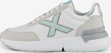 balta MUNICH Sportbačiai be auliuko 'Versus': priekis