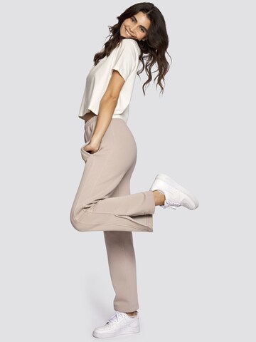 FRESHLIONS Loosefit Sporthose 'Alma' in Grau