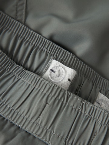 Pantaloncini da bagno di LMTD in verde