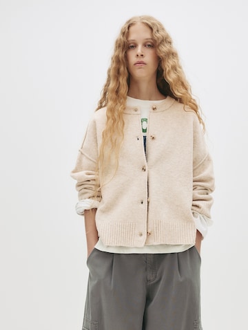 Pull&Bear Knit Cardigan in Beige: front