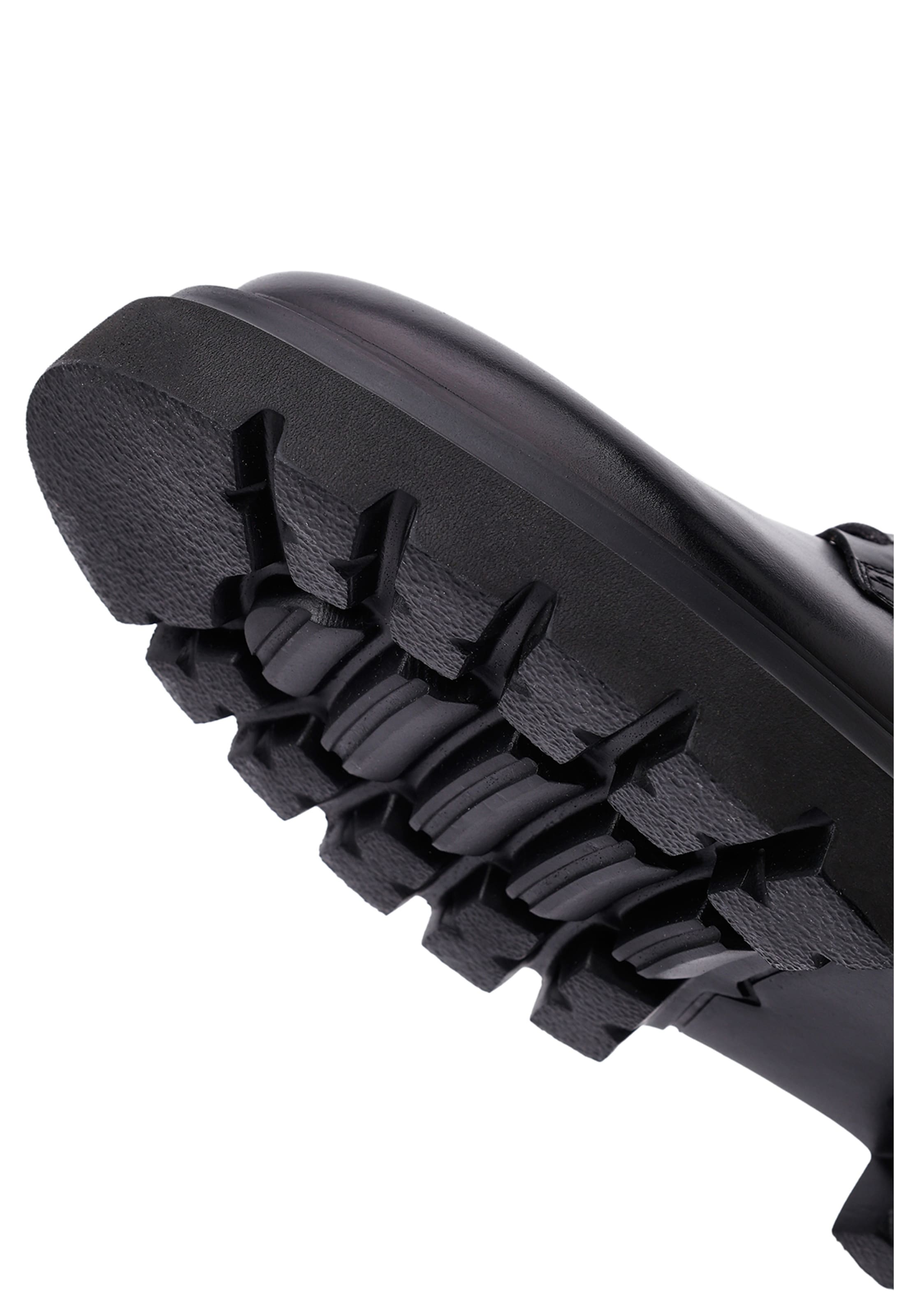 Chaussure à lacets Derimod en noir