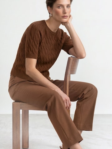 Rich & Royal Sweater in Brown