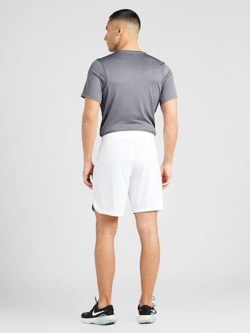 Regular Pantalon de sport NIKE en blanc