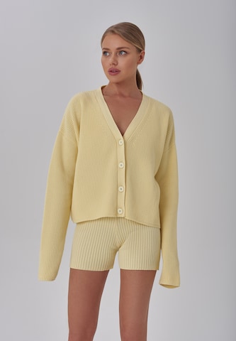 TOPTOP STUDIO Cardigan Kurze Shirtjacke in Gelb: predná strana