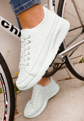 LASCANA Sneakers in White