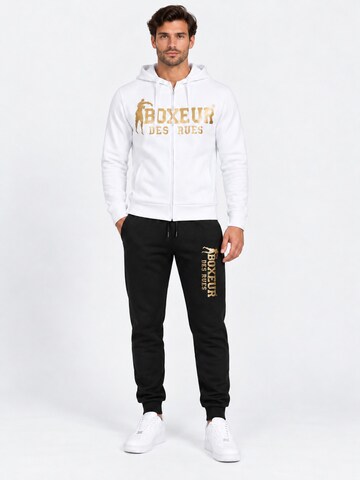 Boxeur des Rues Hausanzug 'Herren Set Boxeur des Rues: Fitted Hoodie mit Reißverschluss Weiß + Jogginghose Schwarz, Goldenes vertikales Logo'‌‌‌‌ in Mischfarben