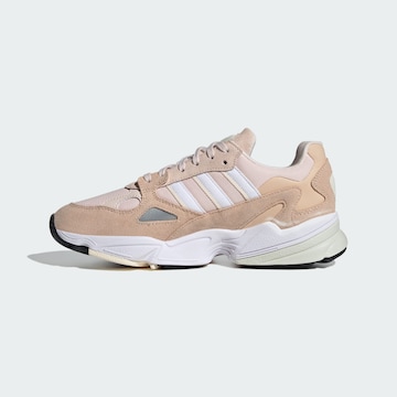 Baskets basses 'Falcon' ADIDAS ORIGINALS en beige