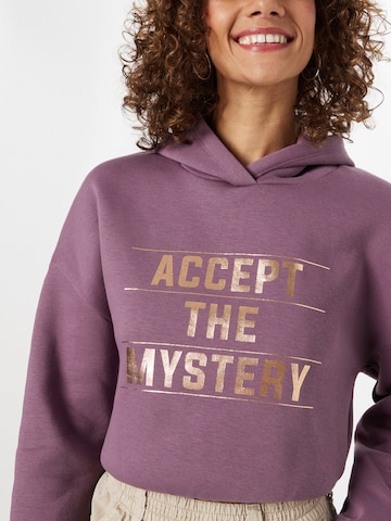 ABOUT YOU Sweatshirt 'Cheyenne' in Purple