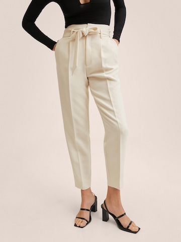 regular Pantaloni con piega frontale 'MANUELA' di MANGO in beige: frontale