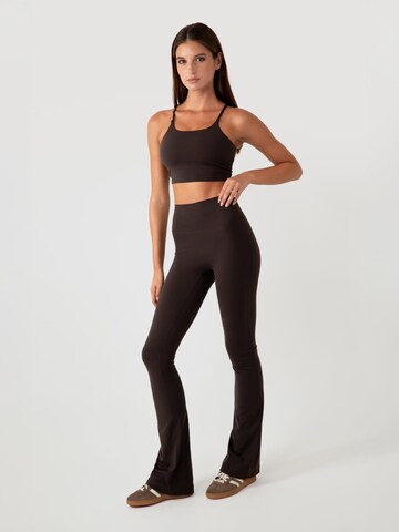 YO-GAYA Flared Leggings in Bruin