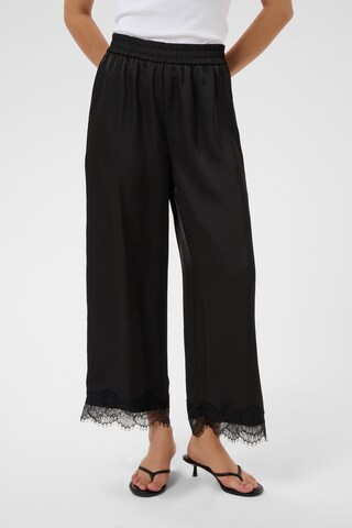 Kaffe - Pierna ancha Pantalón 'Thilde' en negro: frente