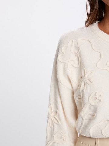 Morgan Sweater in Beige