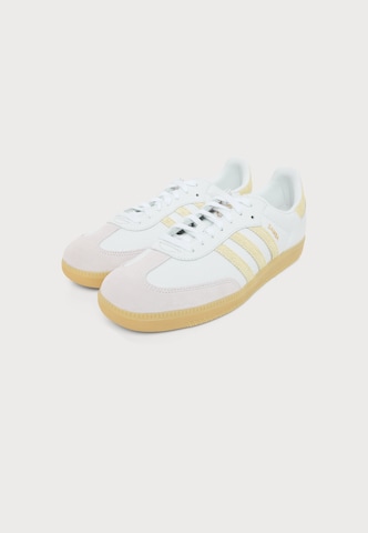 balts ADIDAS ORIGINALS Zemie brīvā laika apavi 'SAMBA'