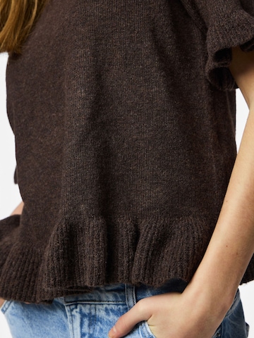 Pullover 'PCSally' di PIECES in marrone