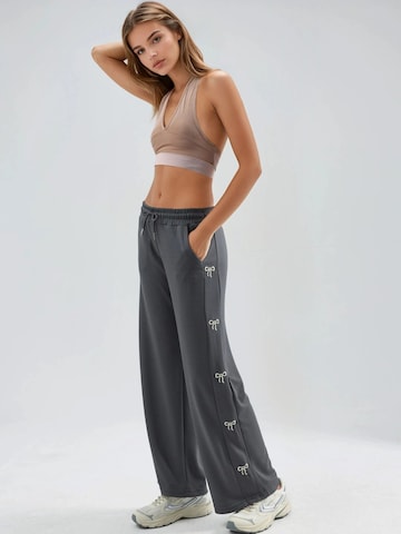 Hiccup - Loosefit Calças em cinzento